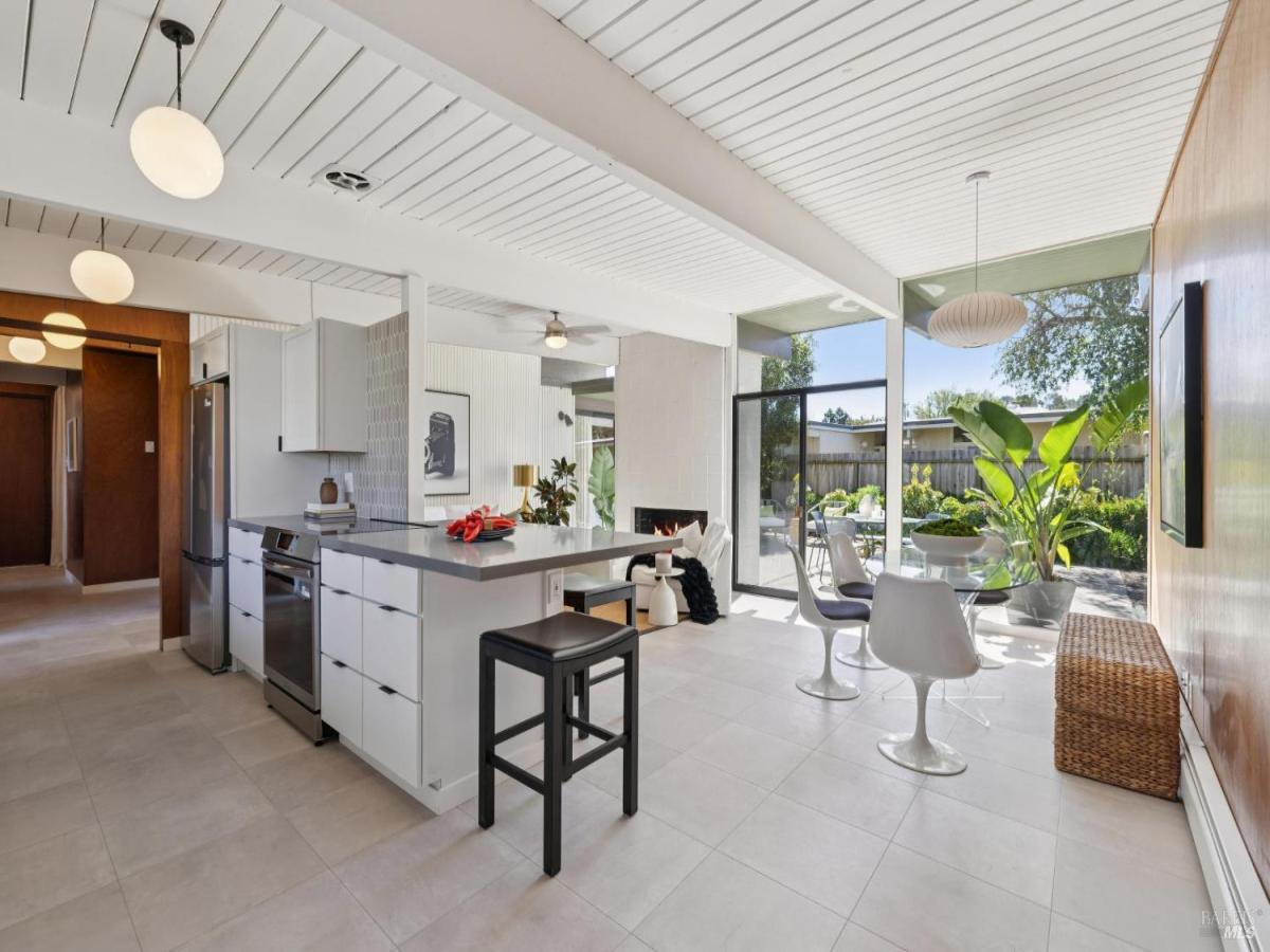 MLS #326013327 img 0