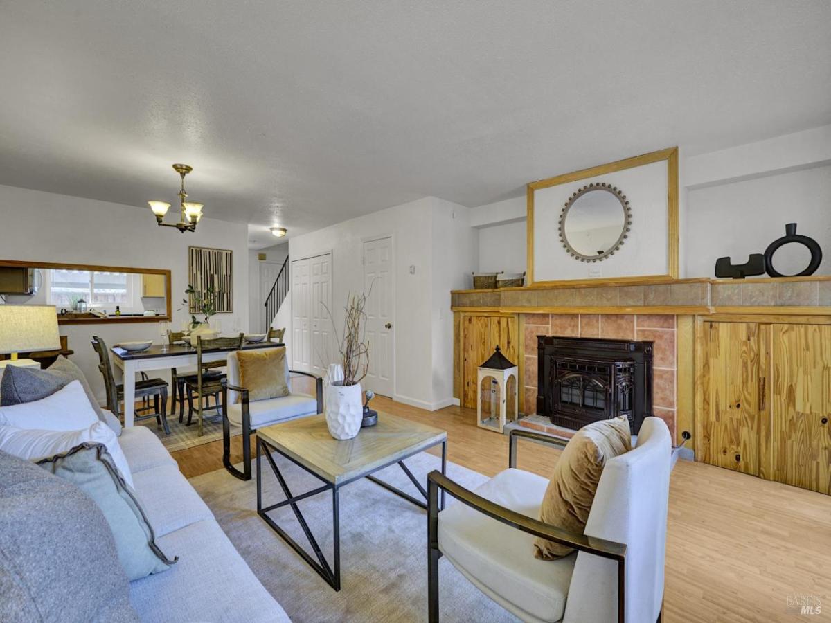 MLS #326013328 img 0