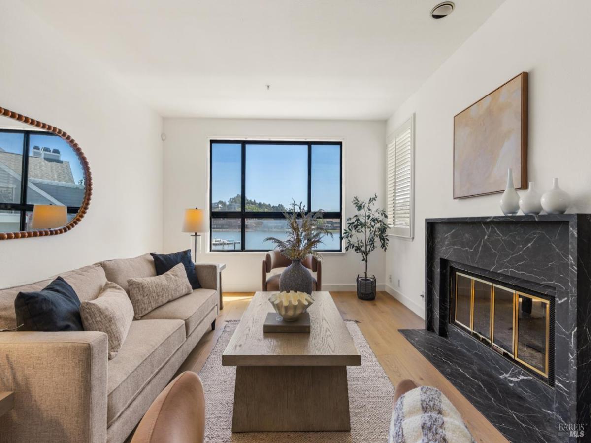 MLS #326013525 img 0