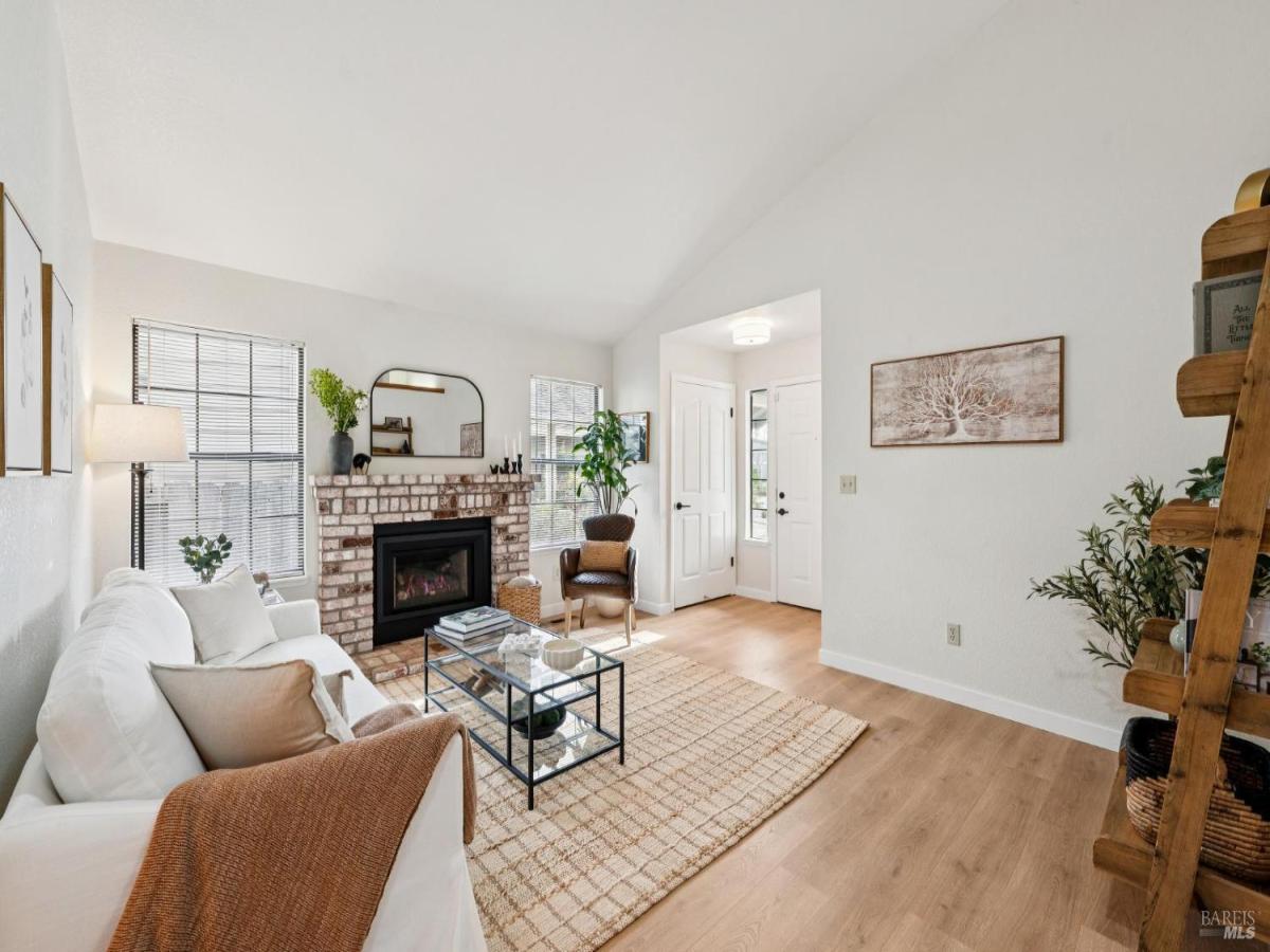 MLS #326013757 img 0