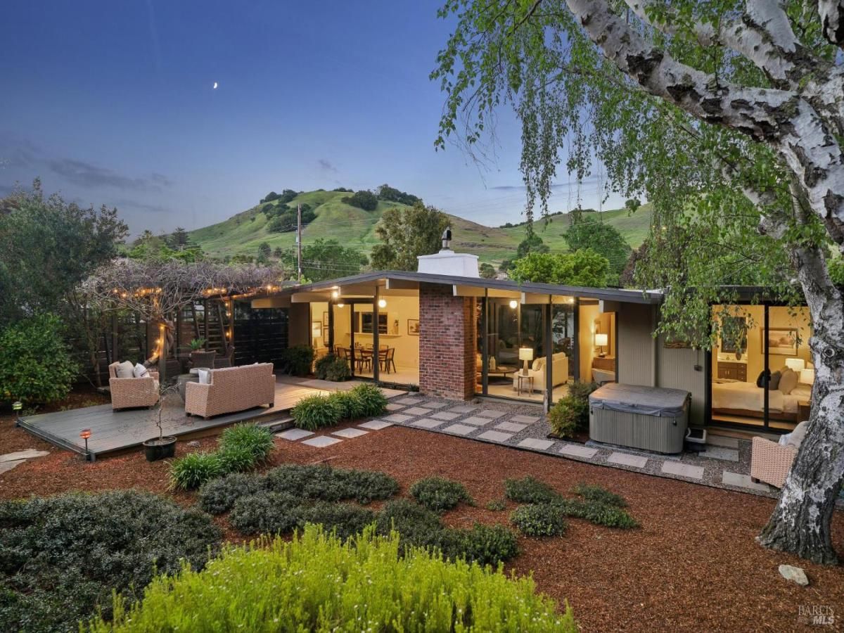 MLS #326014363 img 0