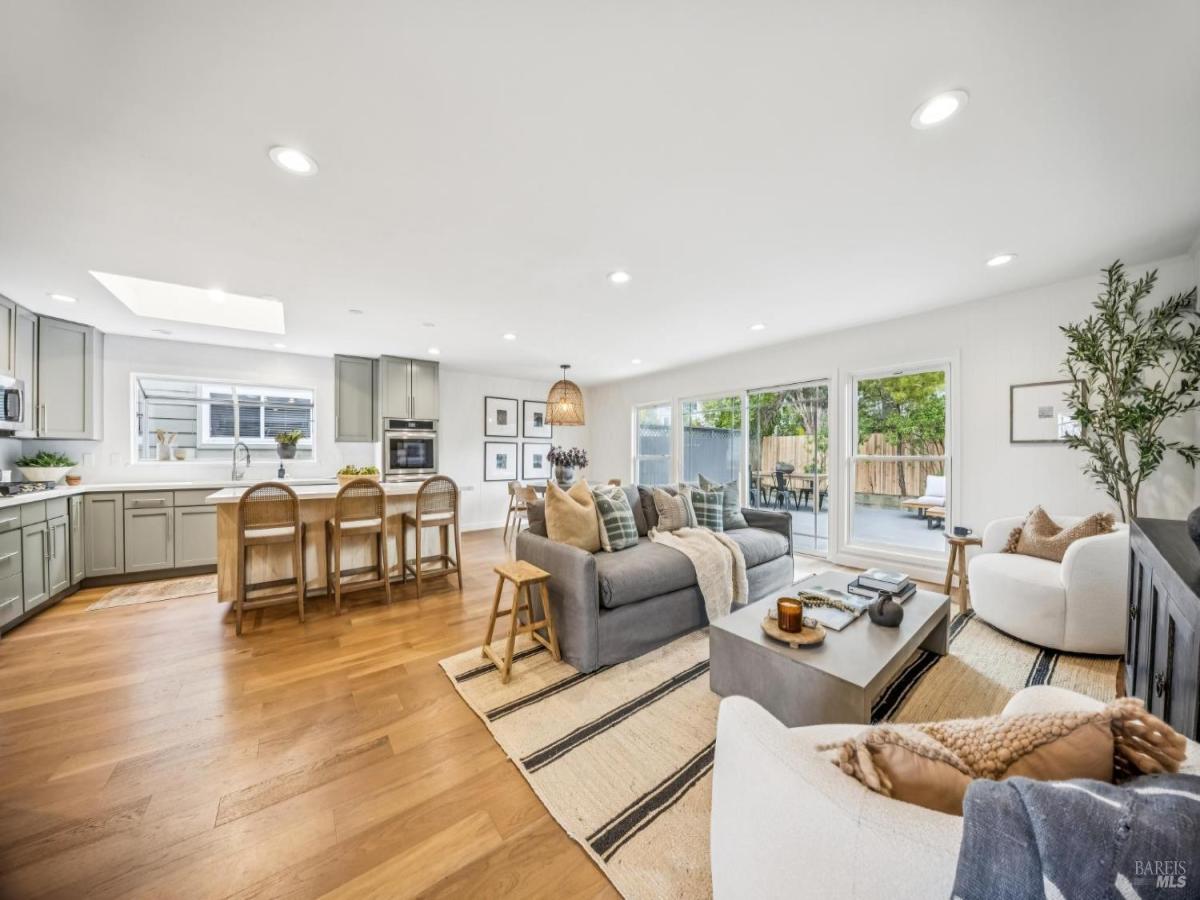 MLS #326014445 img 0