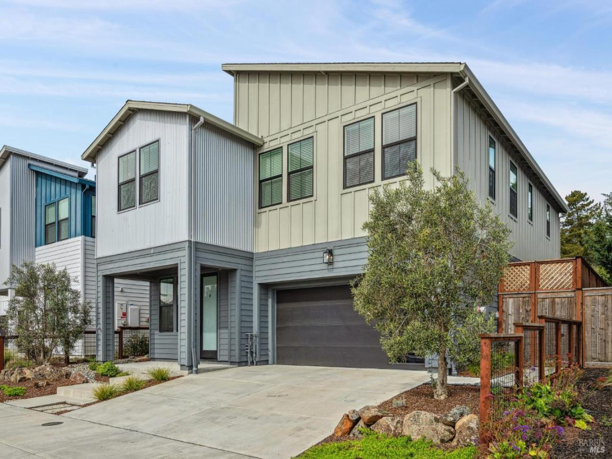 MLS #326014454 img 0