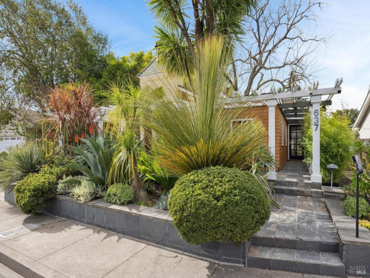 MLS #326014796 img 0