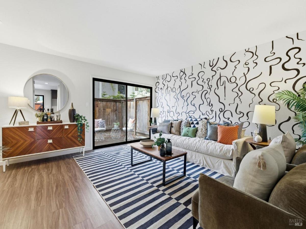 MLS #326015168 img 0