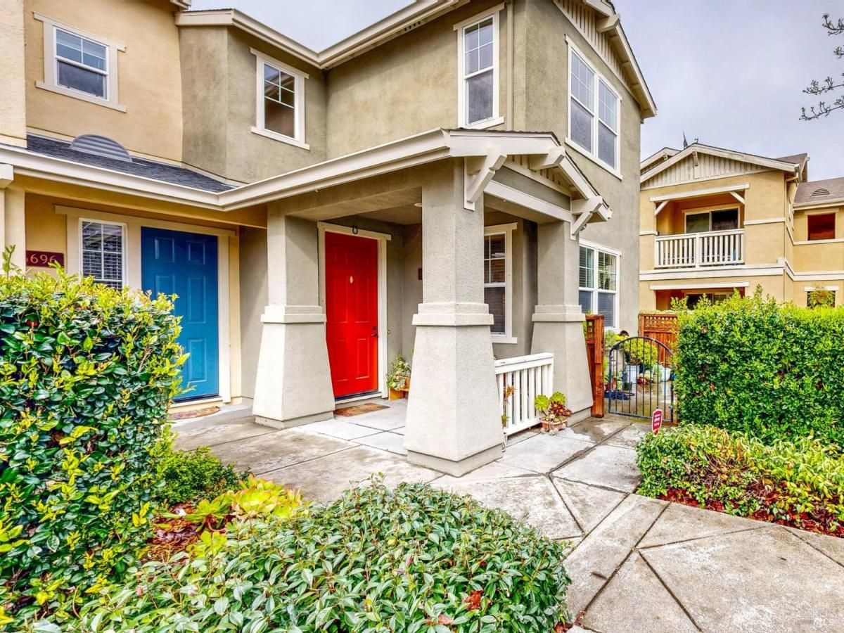 MLS #326015330 img 0