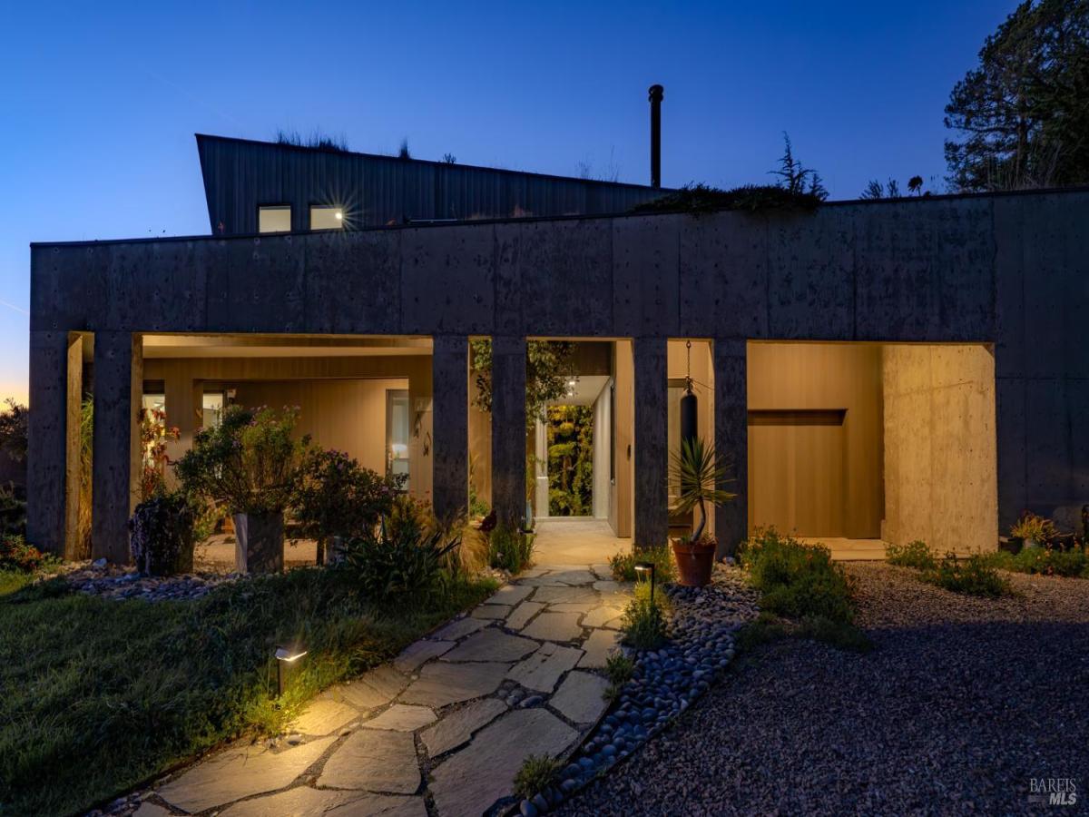 MLS #326015686 img 0