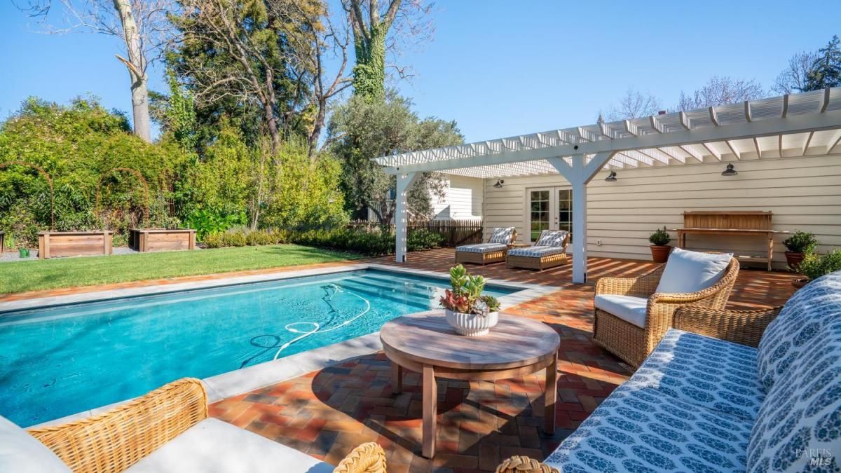 MLS #326015708 img 0