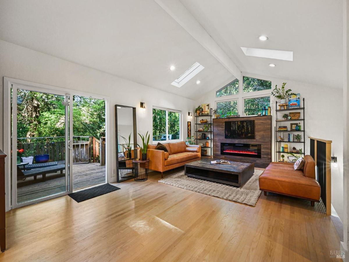 MLS #326015711 img 0