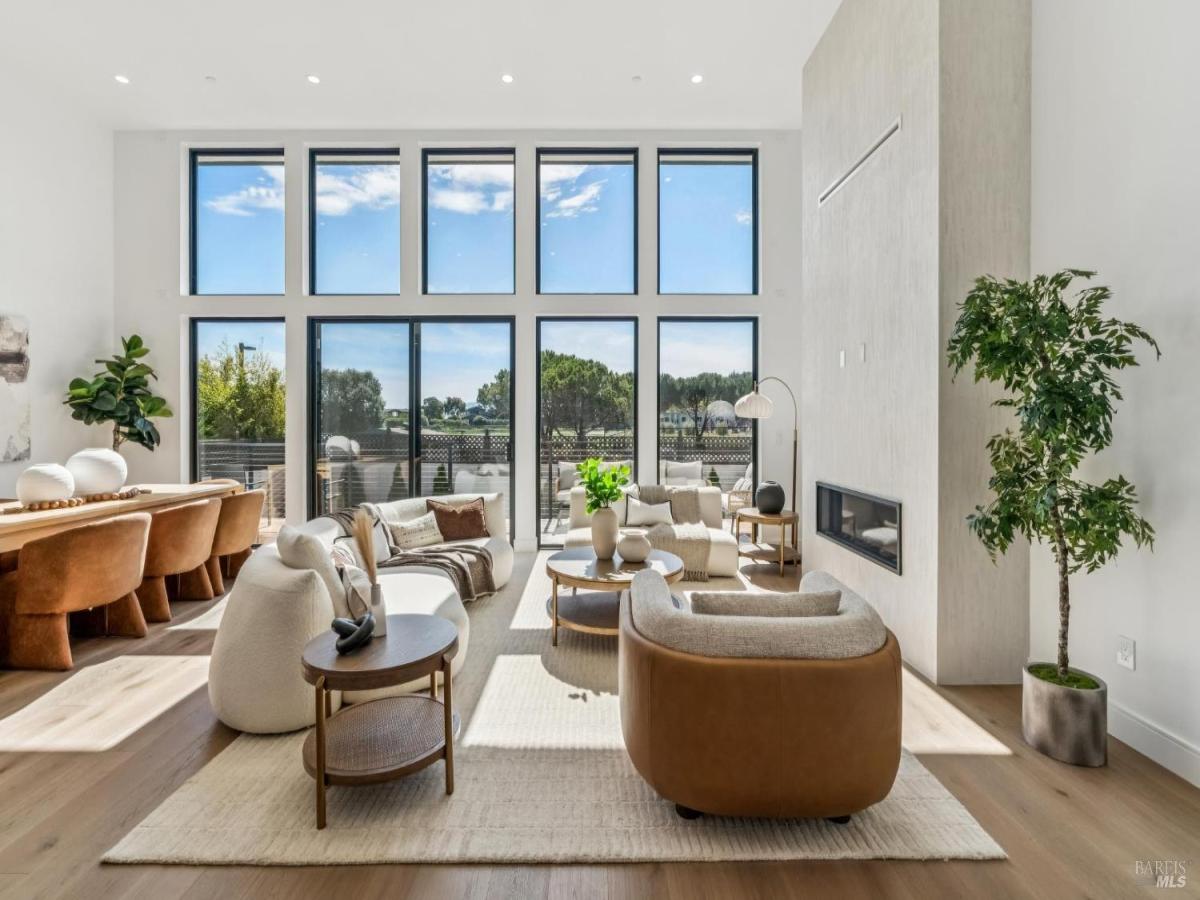 MLS #326015715 img 0