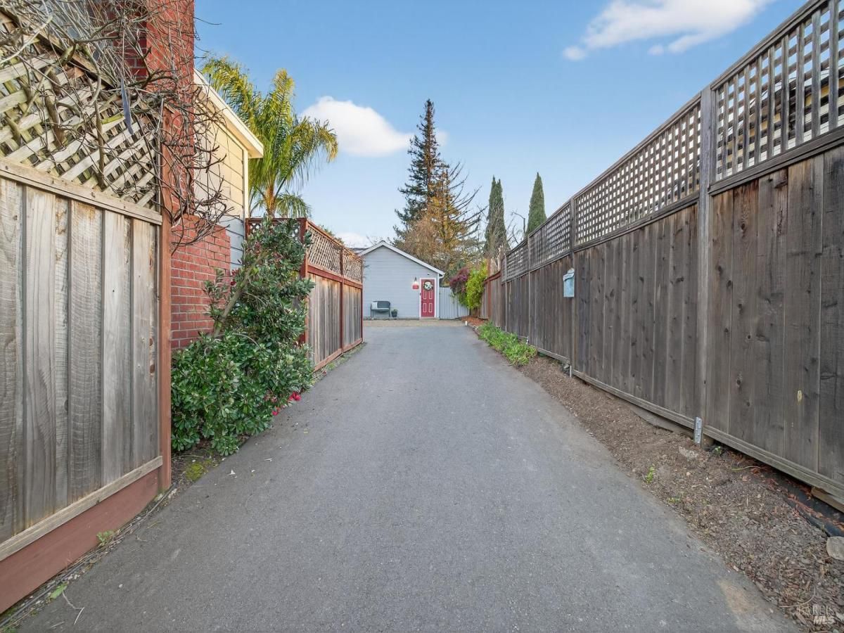 MLS #326015837 img 0