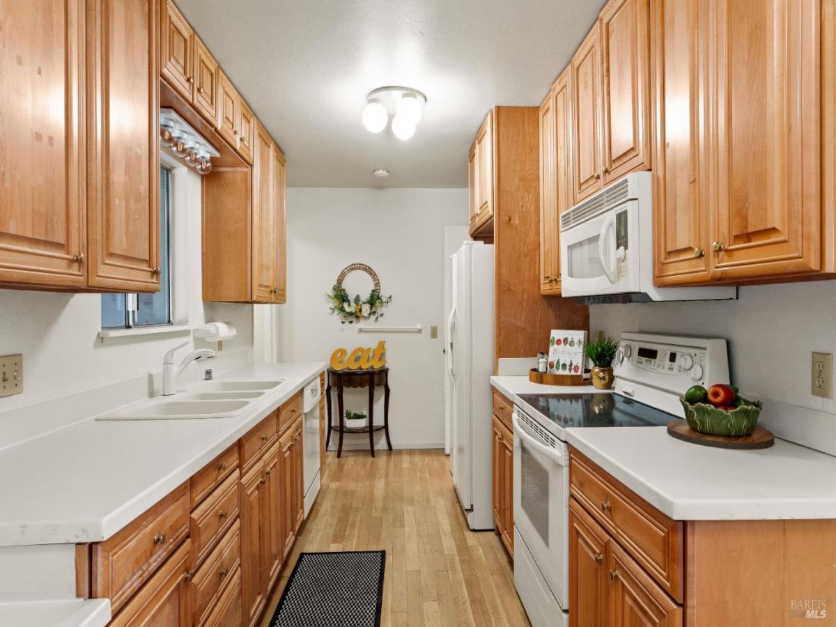 MLS #326016200 img 0