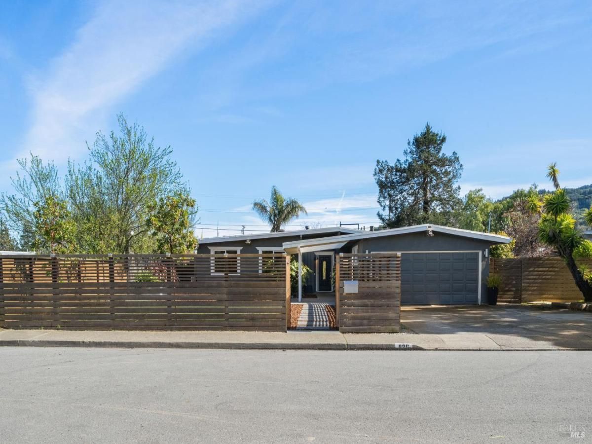 MLS #326016213 img 0