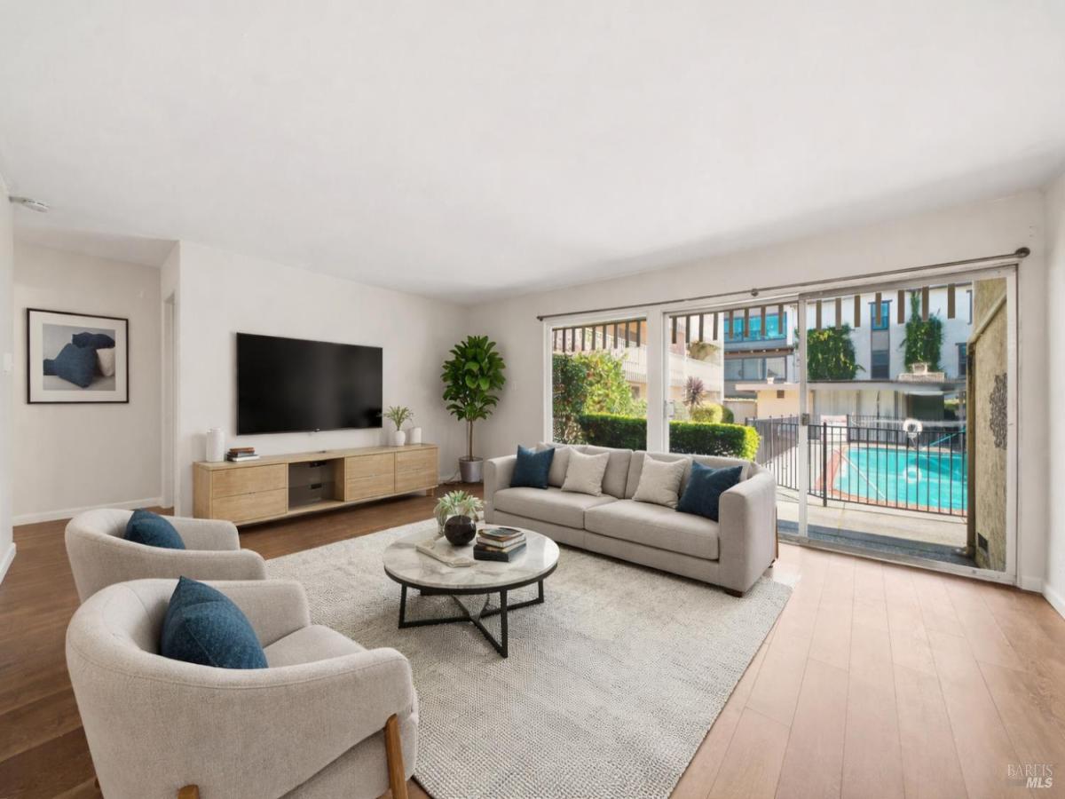 MLS #326016373 img 0