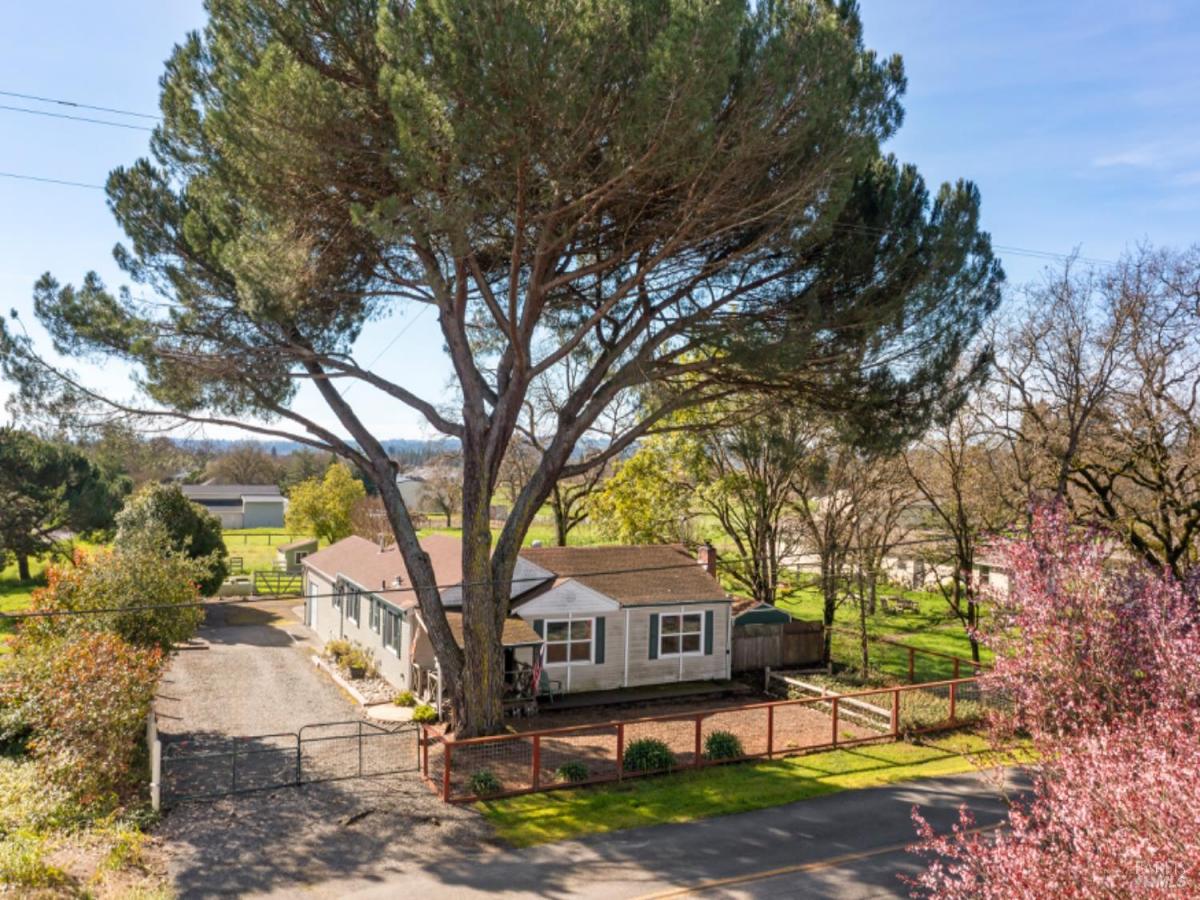 MLS #326016383 img 0