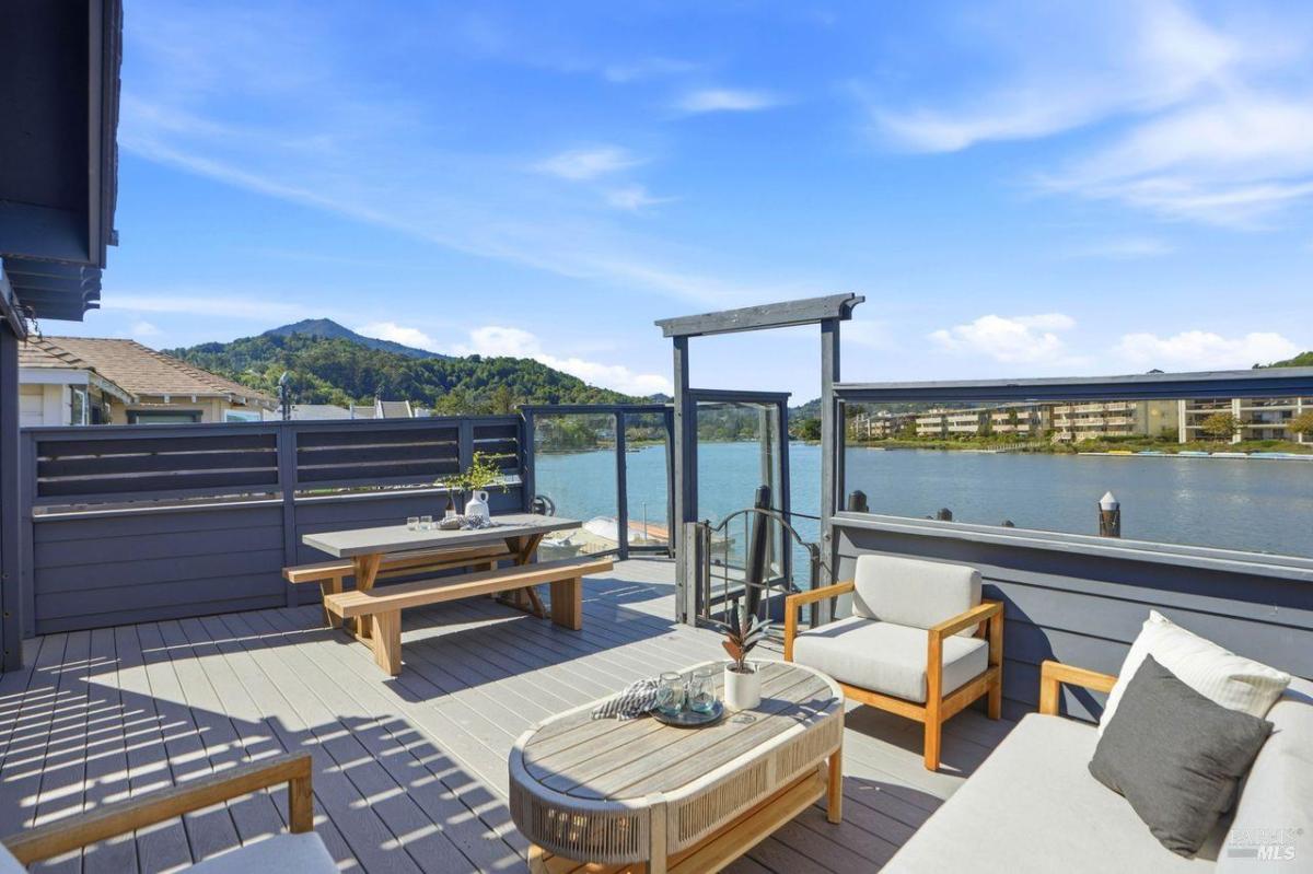 MLS #326016439 img 0