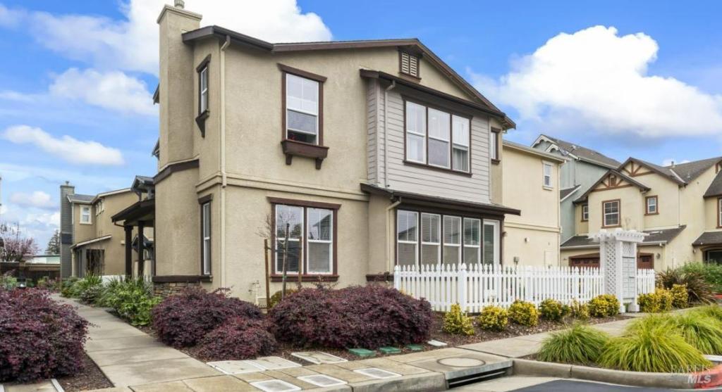 MLS #326016522 img 0