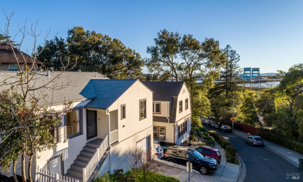 MLS #326017003 img 0