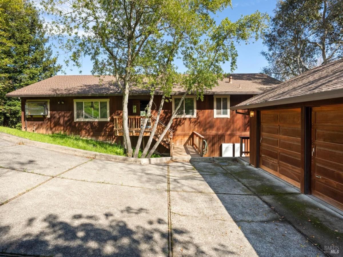 MLS #326018024 img 0