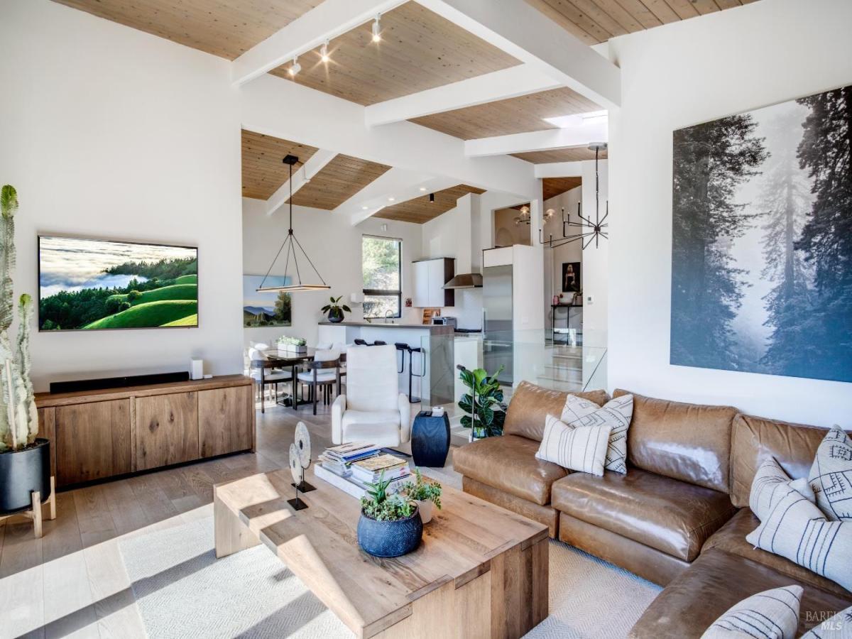 MLS #326018081 img 0