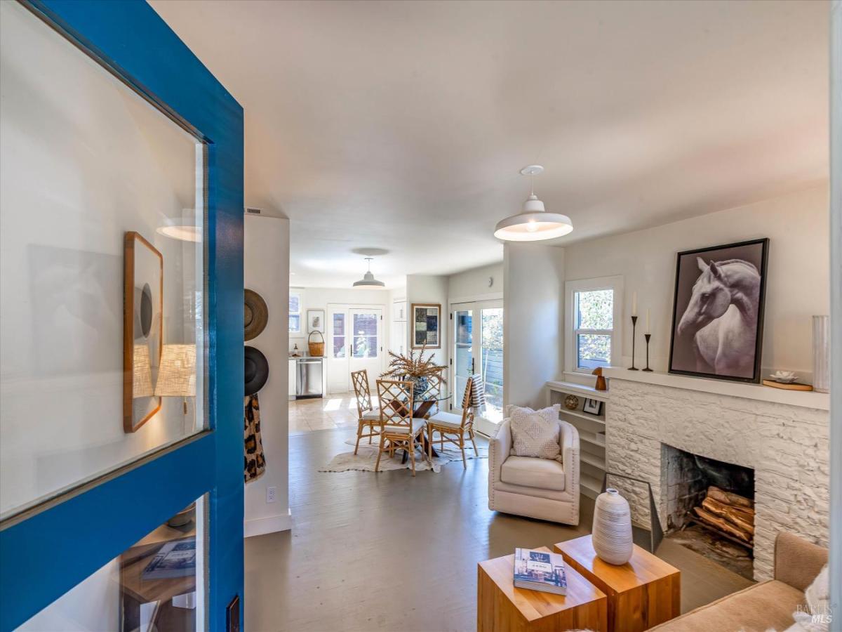 MLS #326018266 img 0