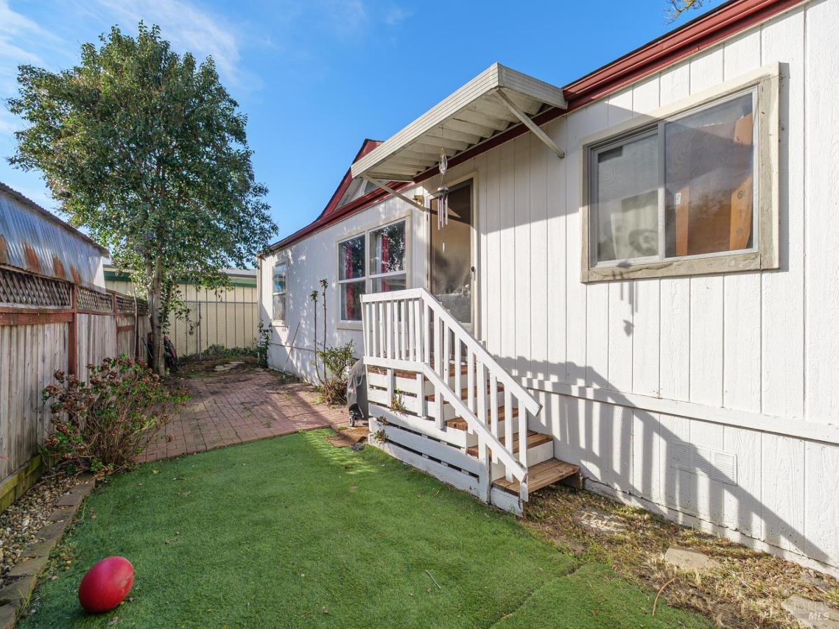 MLS #326018709 img 0