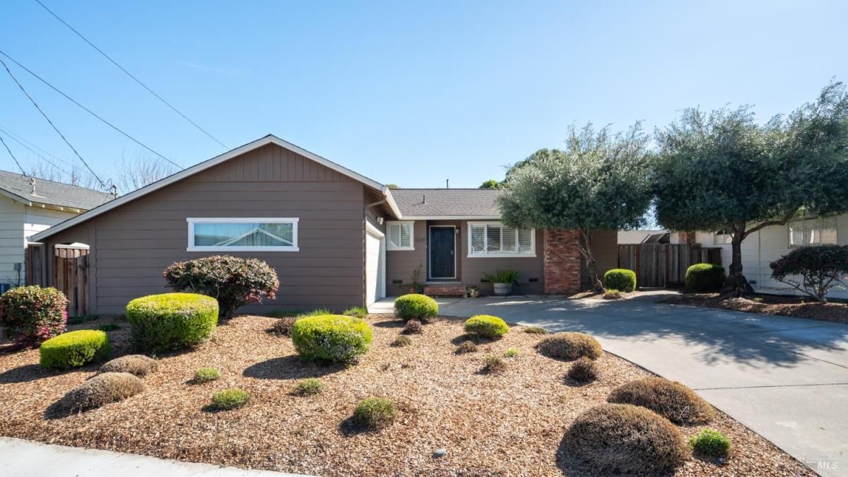 MLS #326018716 img 0