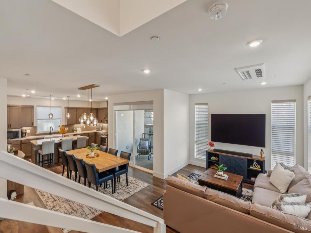 MLS #326018771 img 0