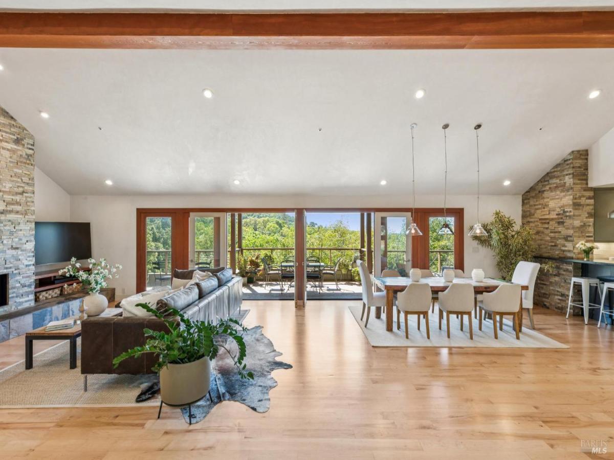 MLS #326019298 img 0