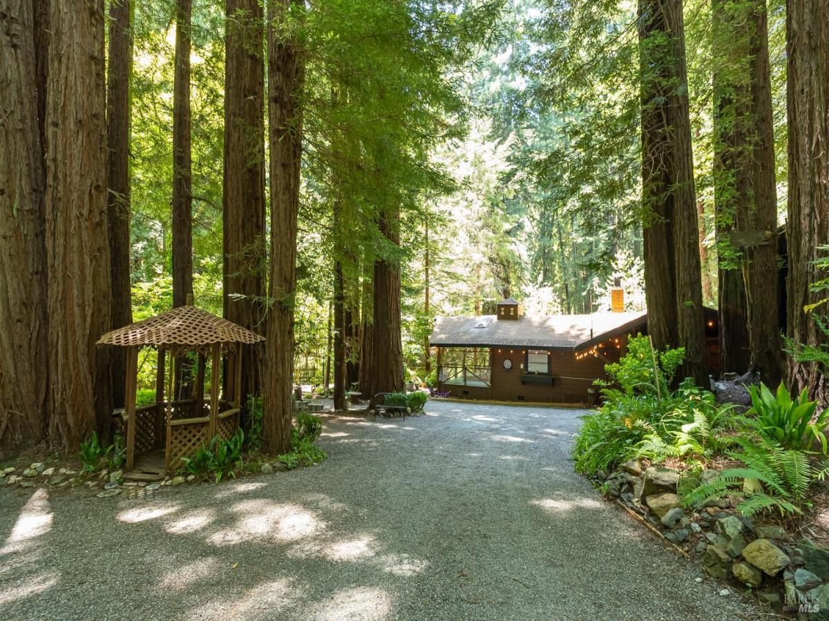 MLS #326019630 img 0