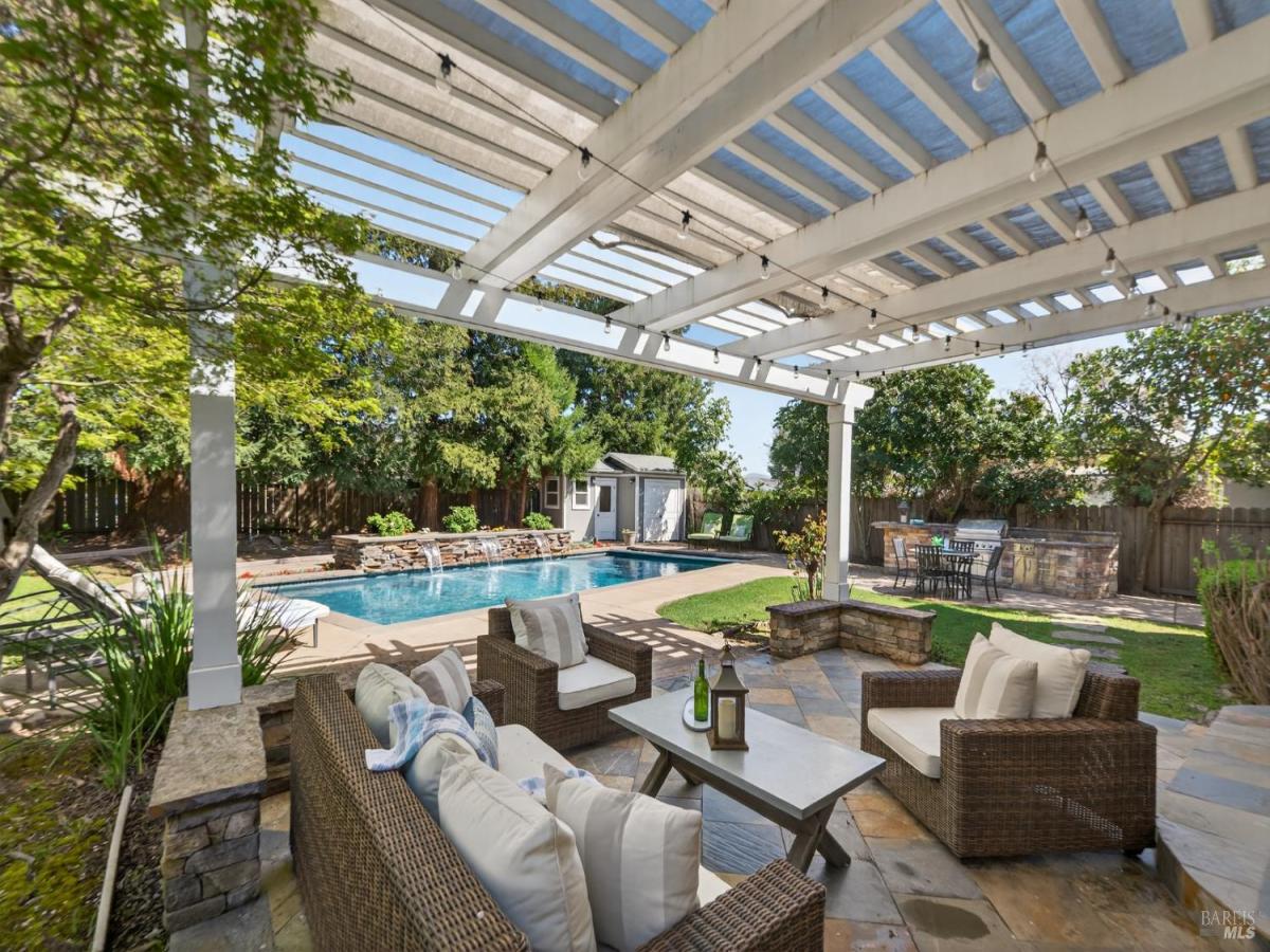 MLS #326020249 img 0