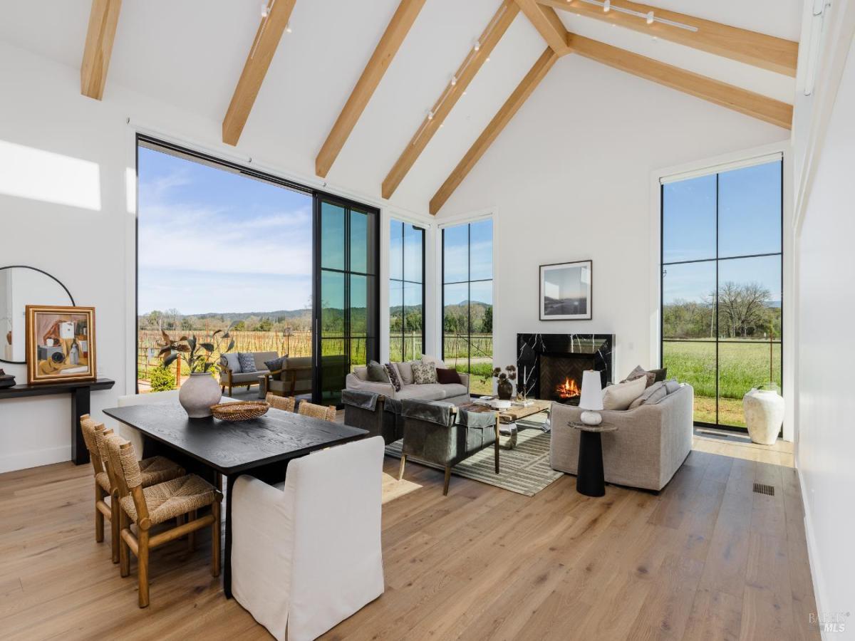 MLS #326020277 img 0