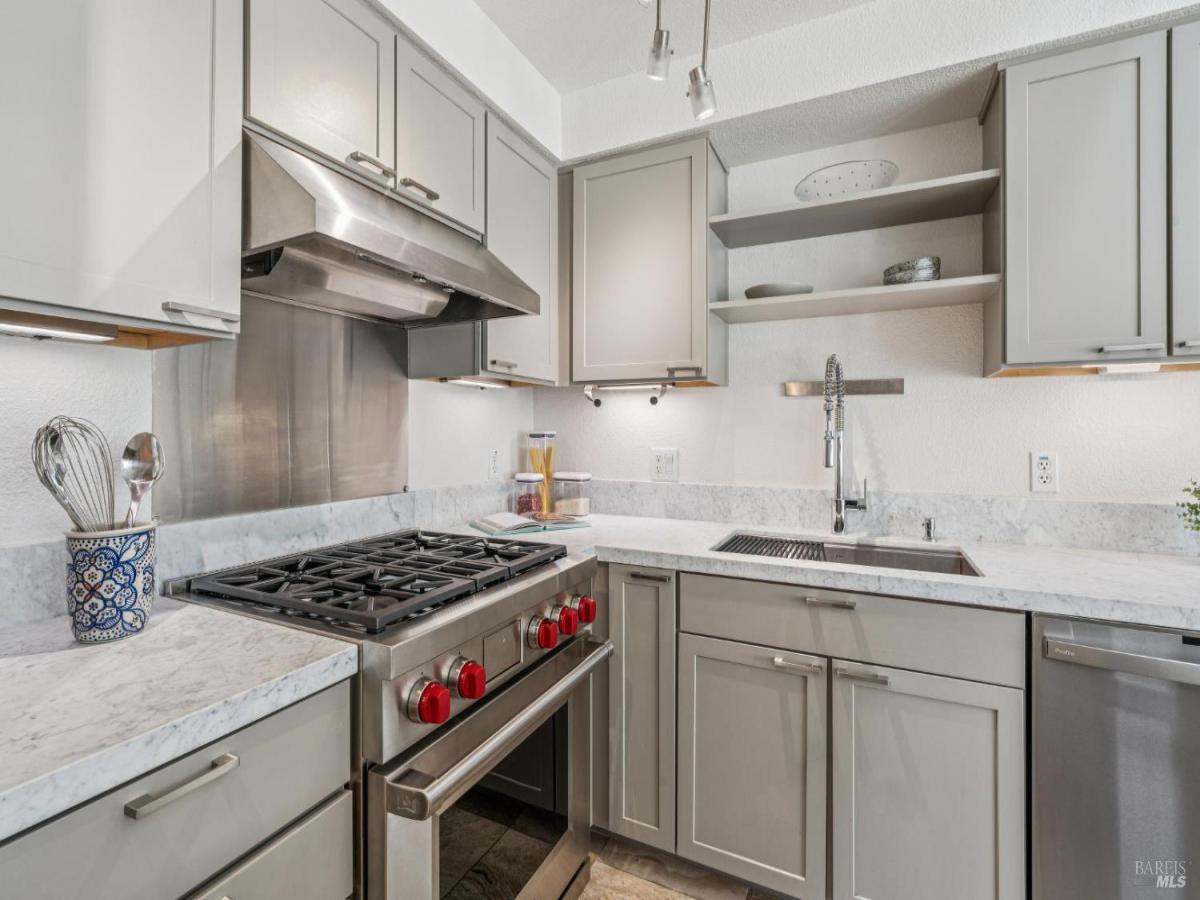 MLS #326020321 img 0