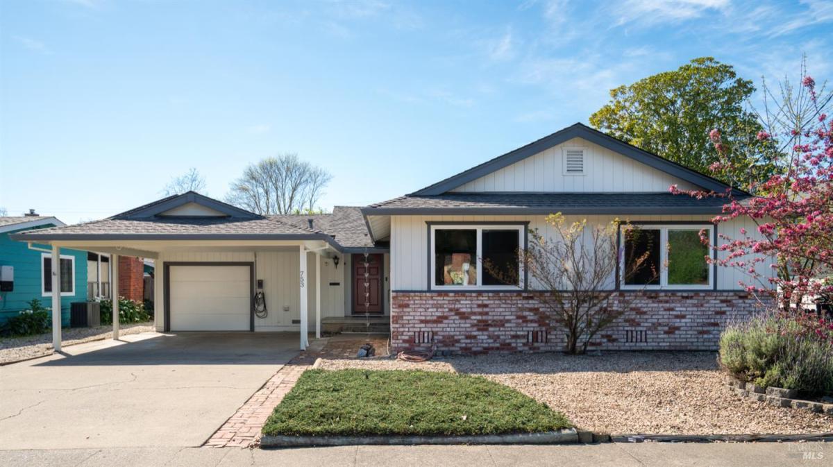 MLS #326020346 img 0