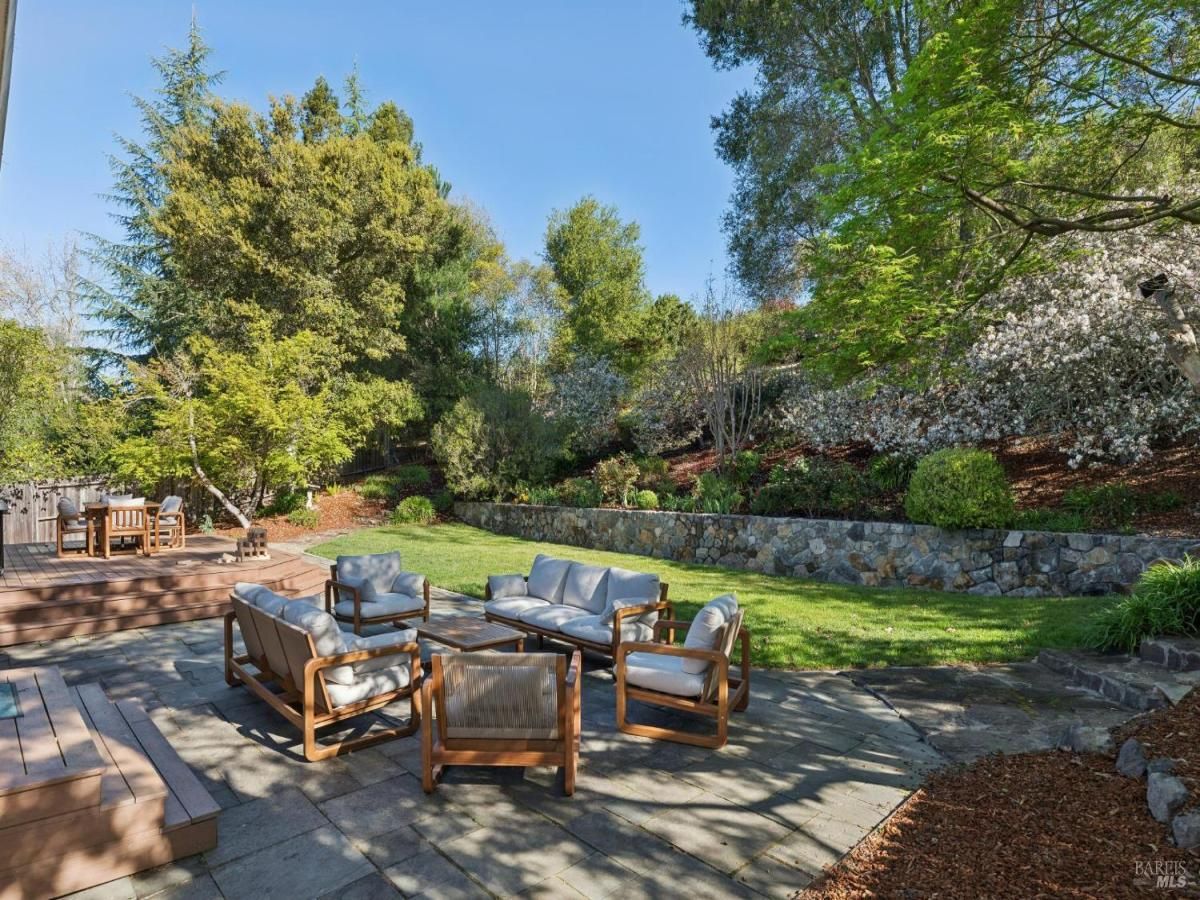 MLS #326020603 img 0