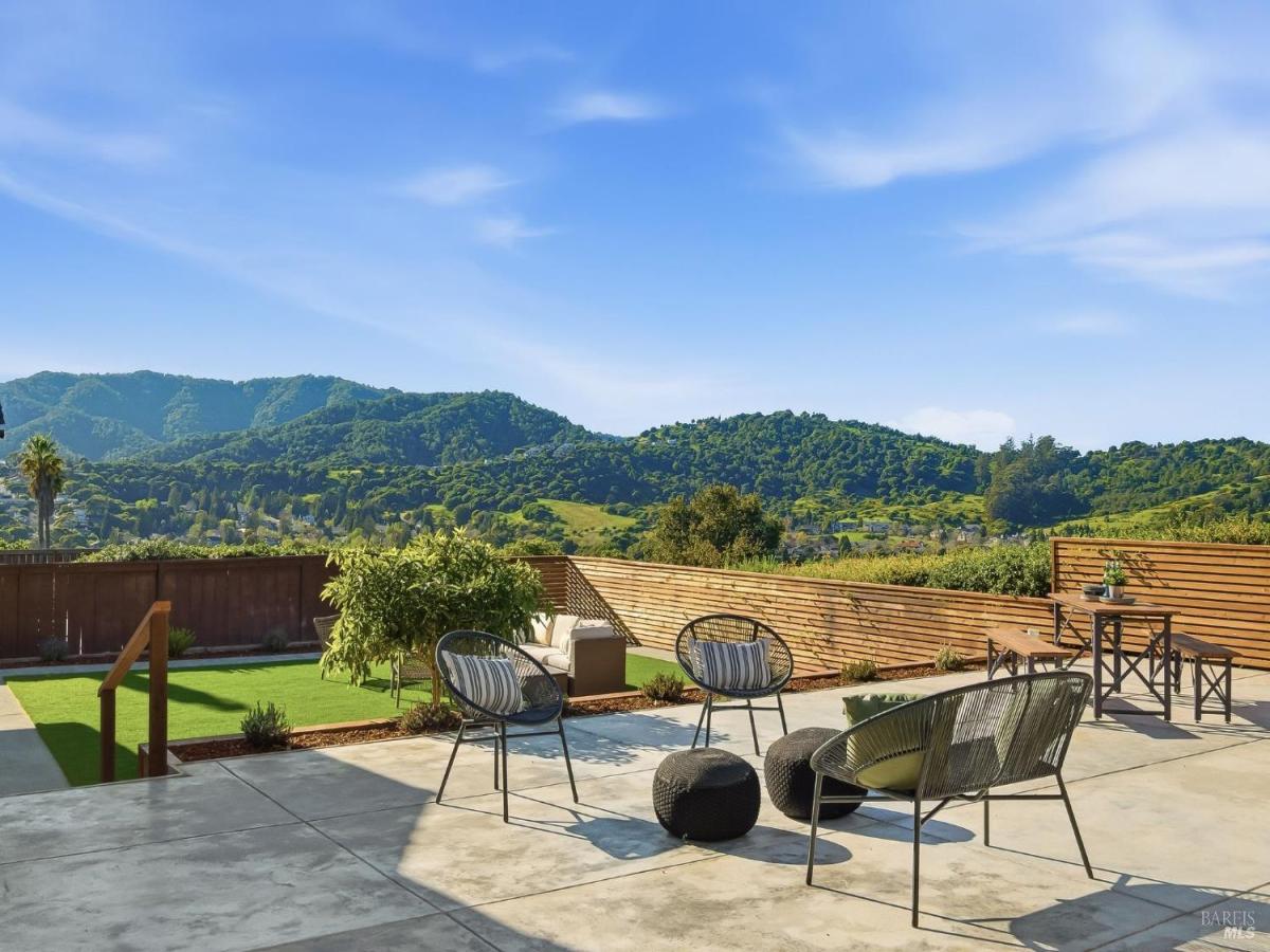 MLS #326021083 img 0