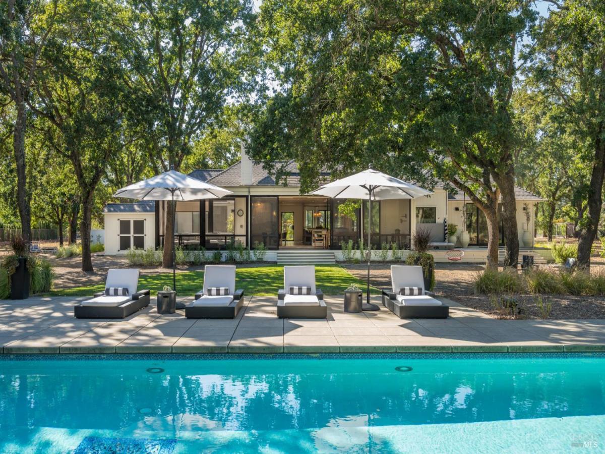 MLS #326021230 img 0