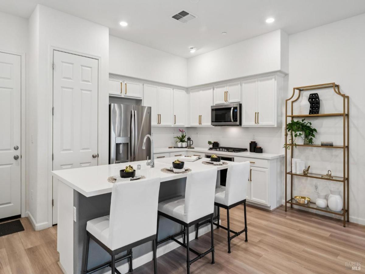 MLS #326021263 img 0