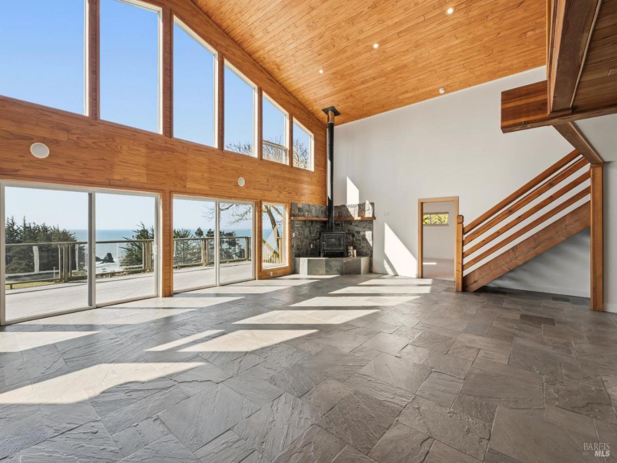 MLS #326021285 img 0