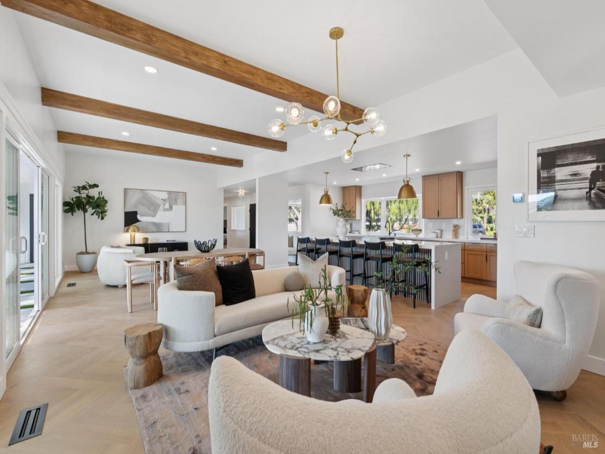 MLS #326021339 img 0