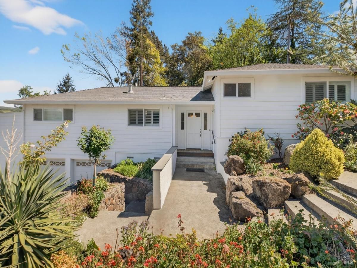 MLS #326021422 img 0