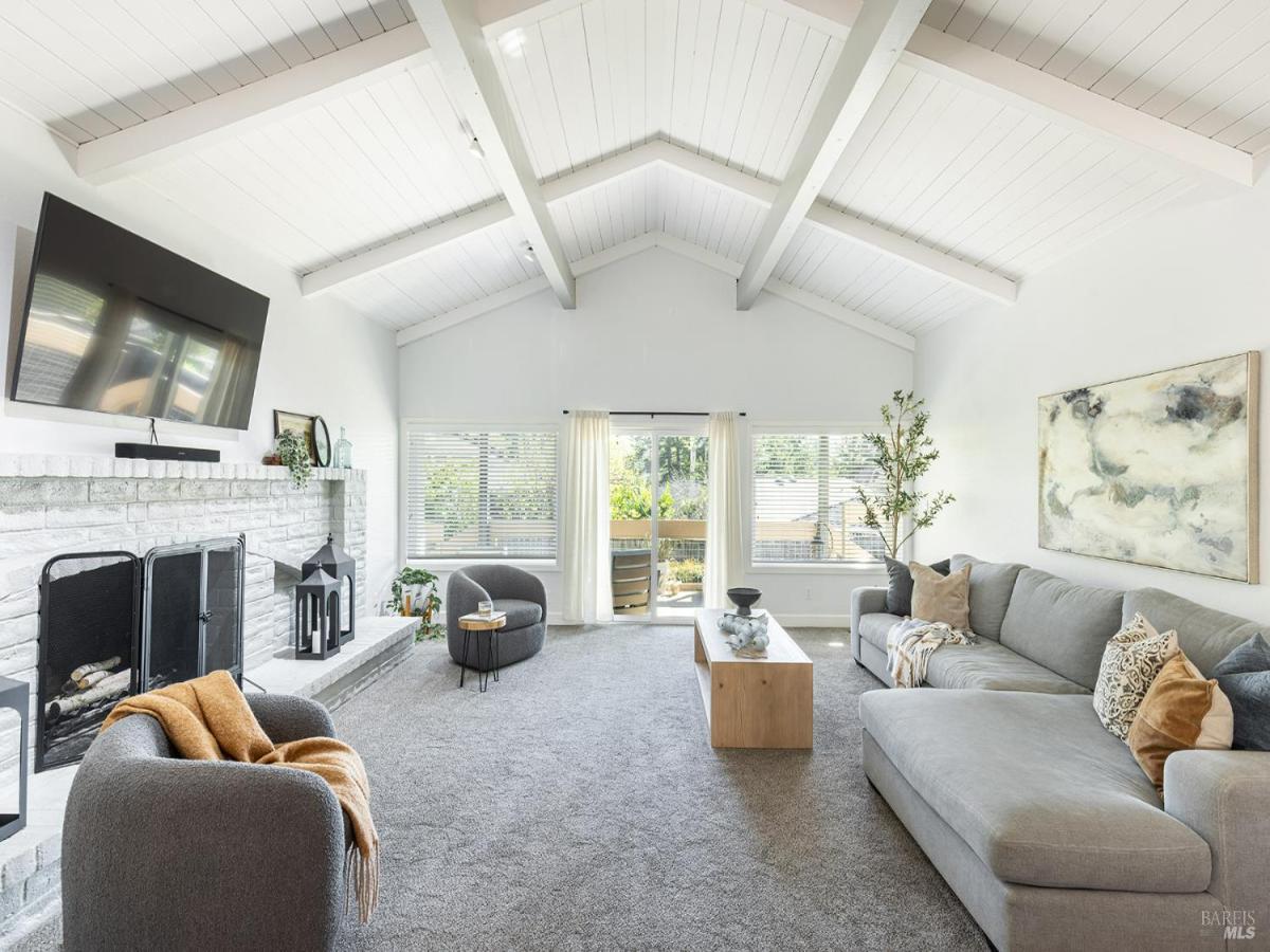 MLS #326021516 img 0