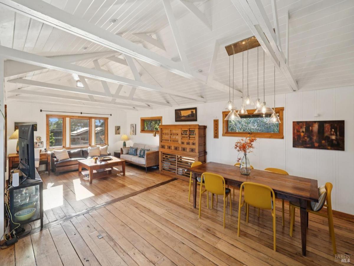 MLS #326021575 img 0