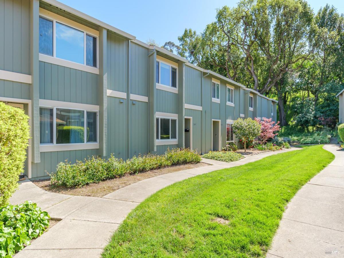 MLS #326021723 img 0