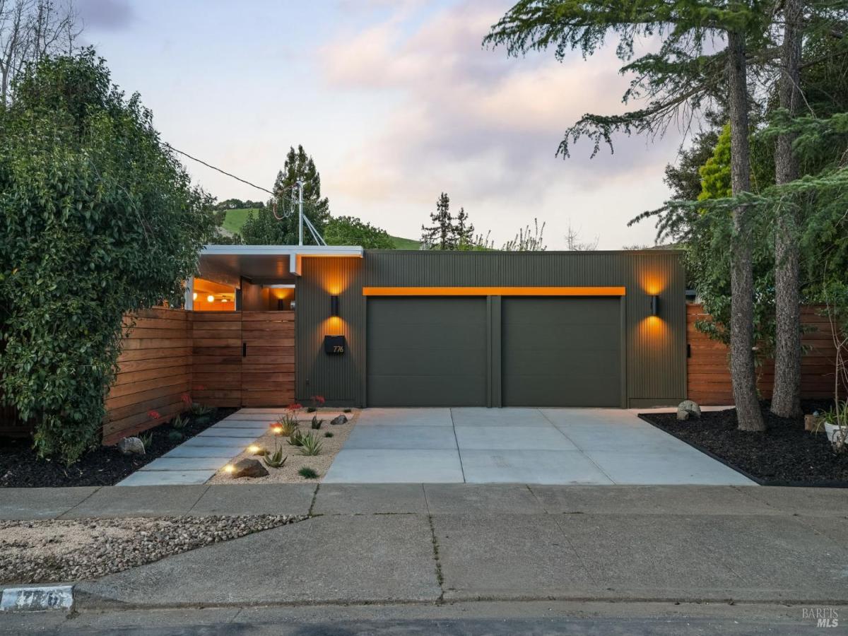 MLS #326021814 img 0