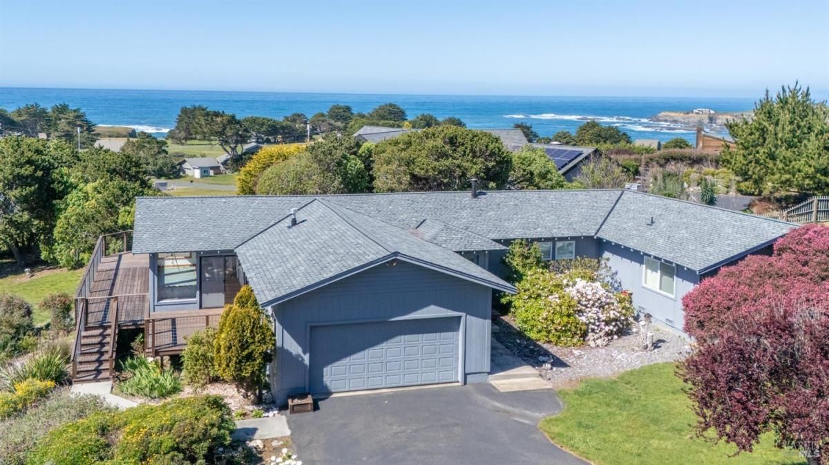 MLS #326022095 img 0