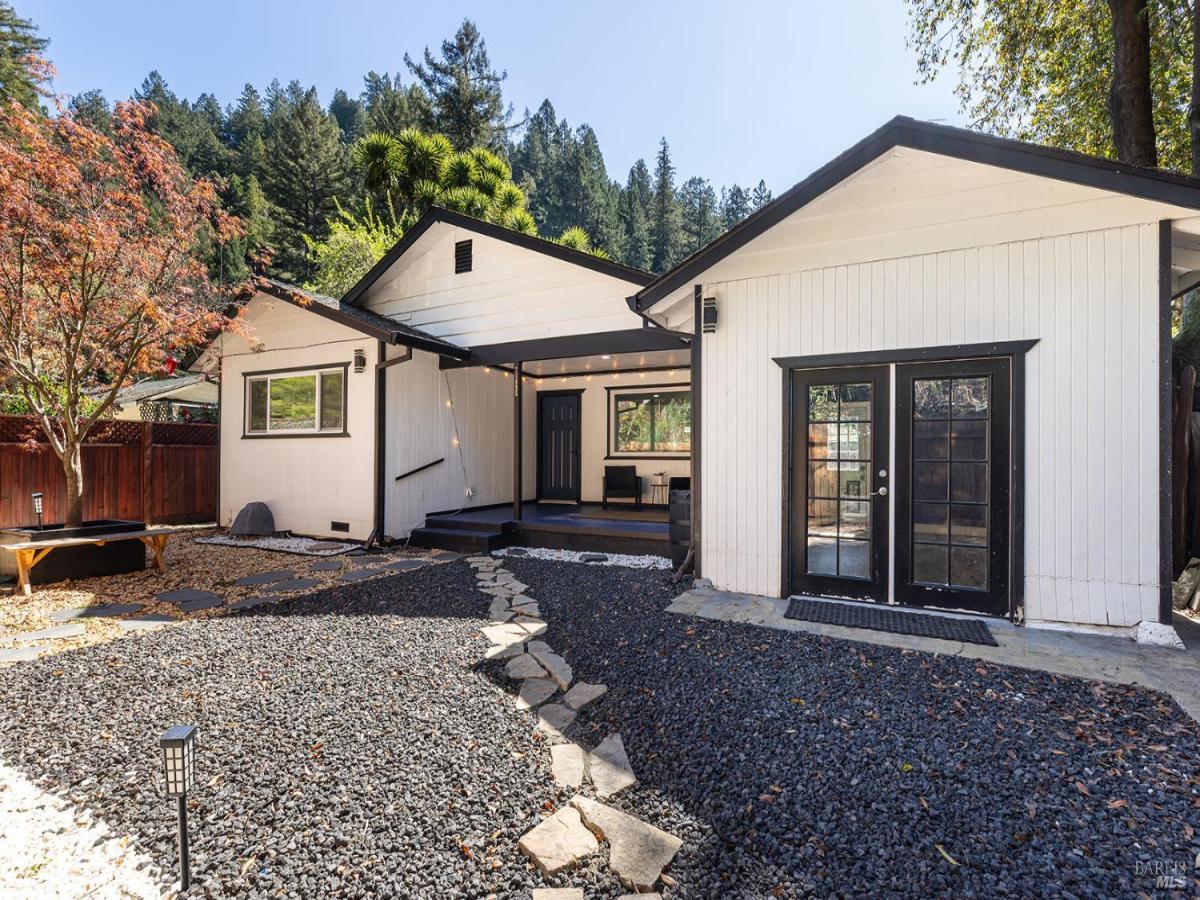 MLS #326022305 img 0