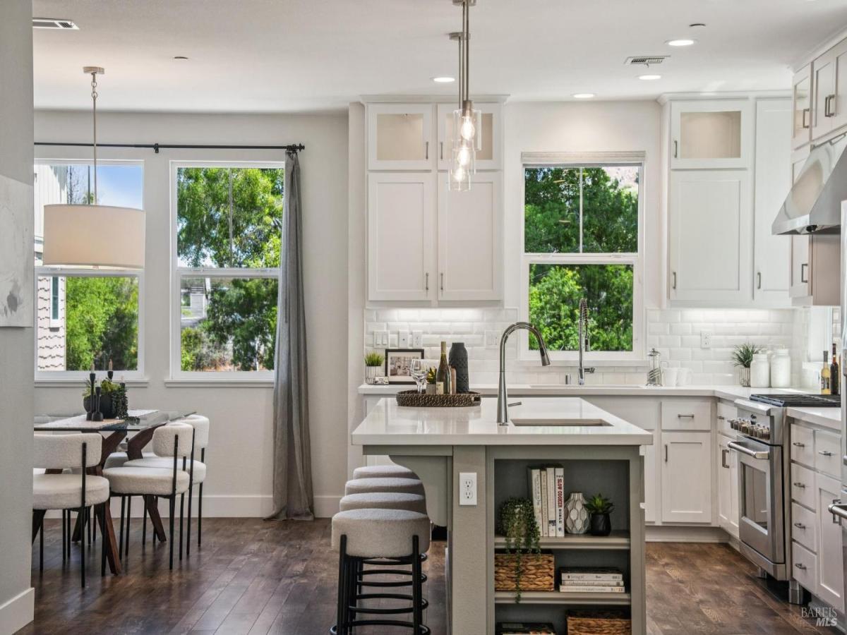 MLS #326022314 img 0