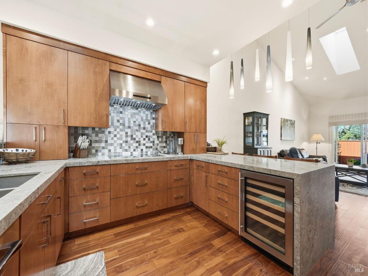 MLS #326022399 img 0