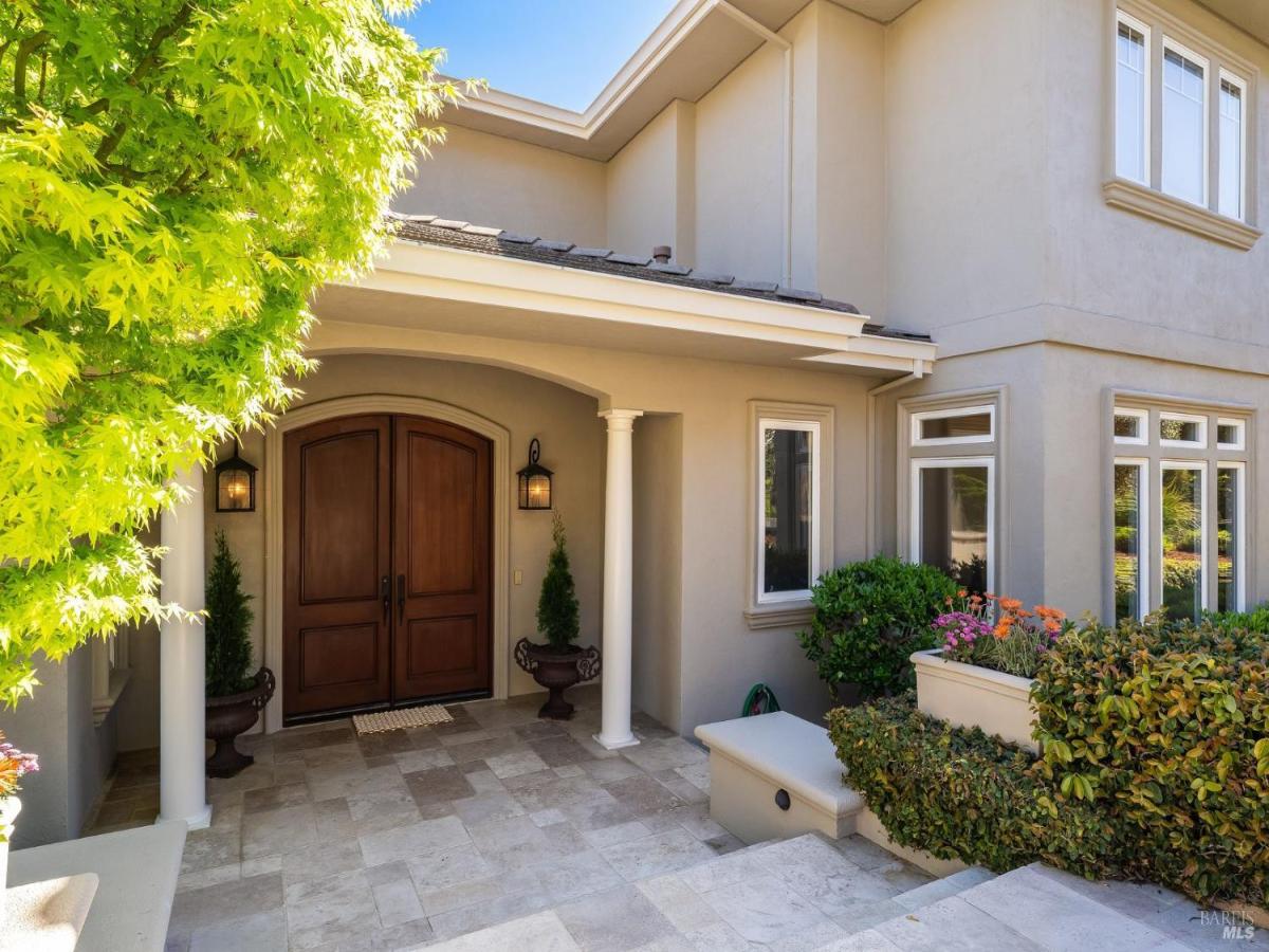 MLS #326022401 img 0